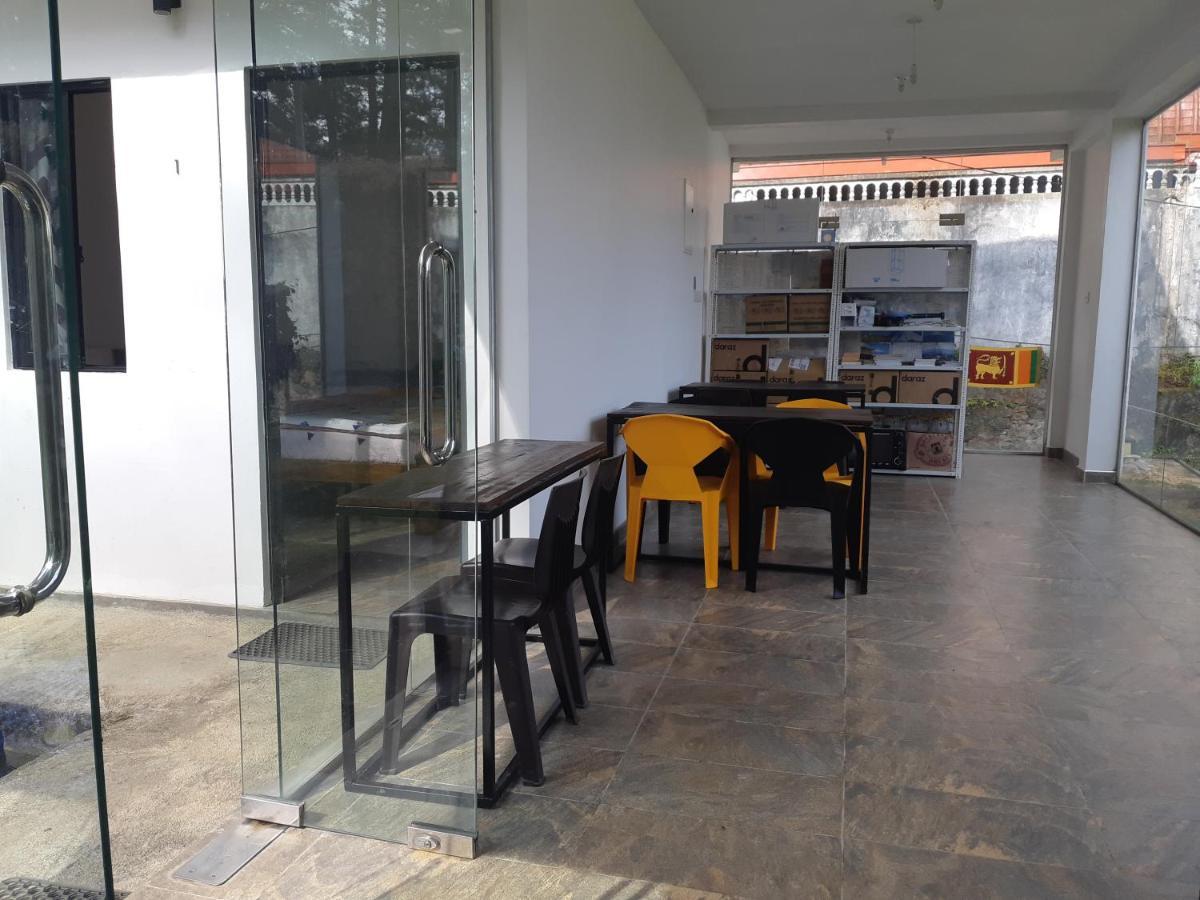 Siril Guesthouse Hostel นูวาราเอลิยา ภายนอก รูปภาพ
