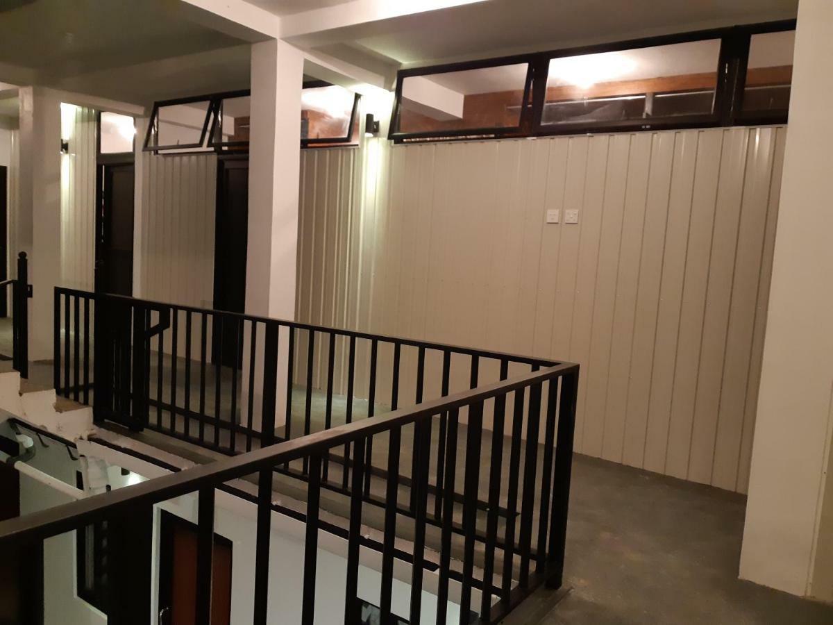 Siril Guesthouse Hostel นูวาราเอลิยา ภายนอก รูปภาพ